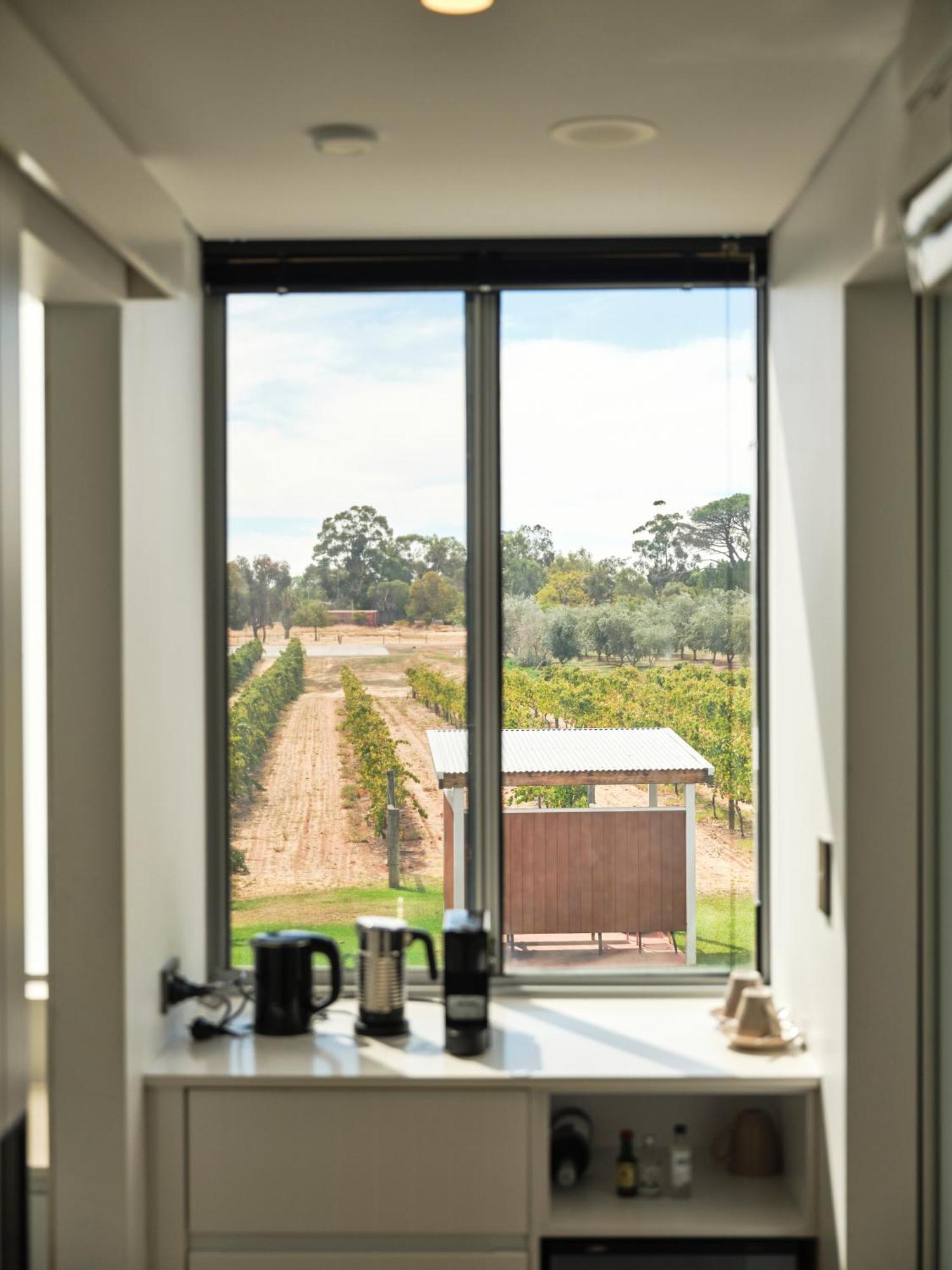 Maya Maya At Mandoon Estate West Swan Exterior foto View of the vineyard from the tasting room